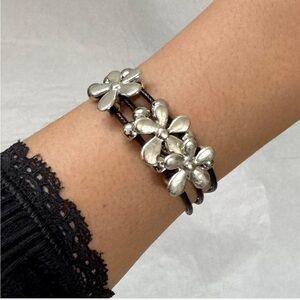 ❗️FIRM PRICE❗️ Bohemian 3 Flower Vintage Style Cord Bracelet